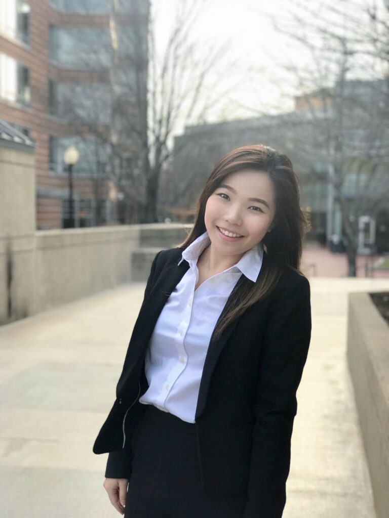 Viviana Wang
•	毕业于波士顿东北大学
•	精通过于，粤语，西班牙语和英语

